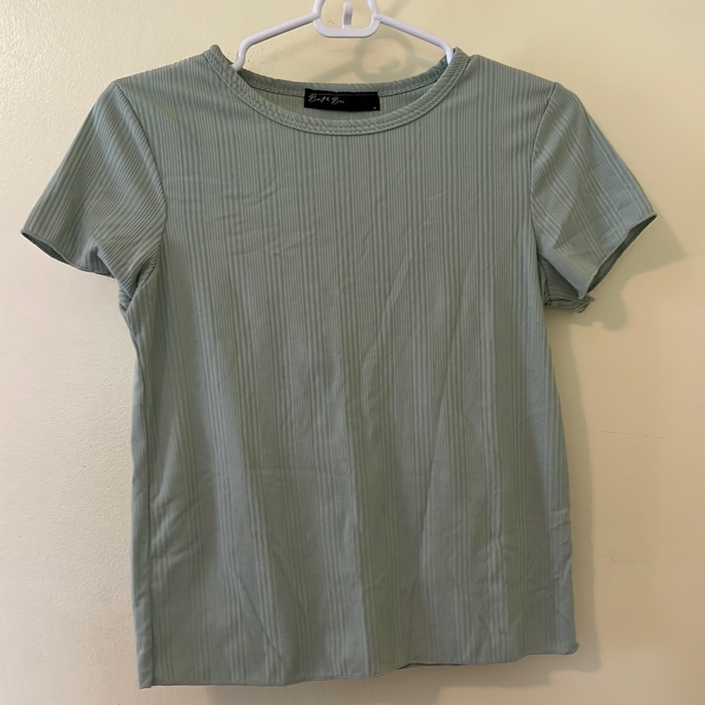 Brit and bri size med green textured t shirt